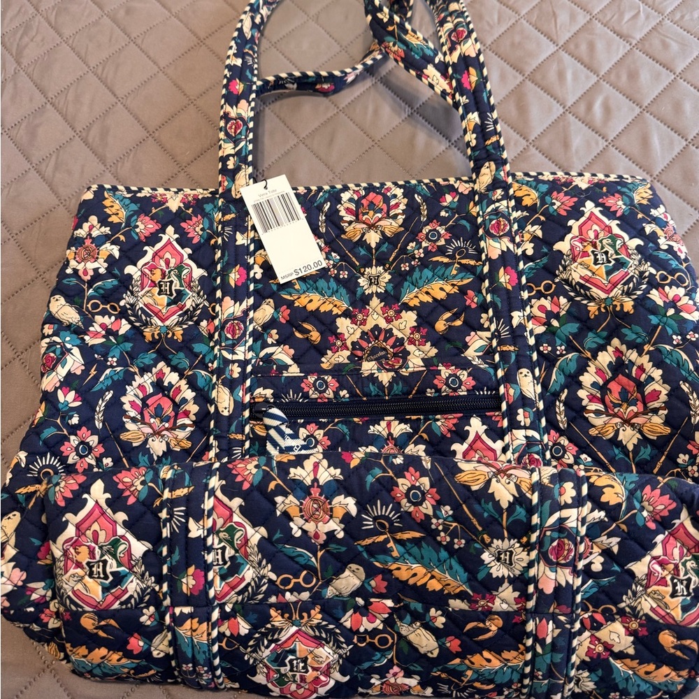 VERA BRADLEY Harry Potter Home To Hogwarts Quilted Vera Tote Bag Limited Edition